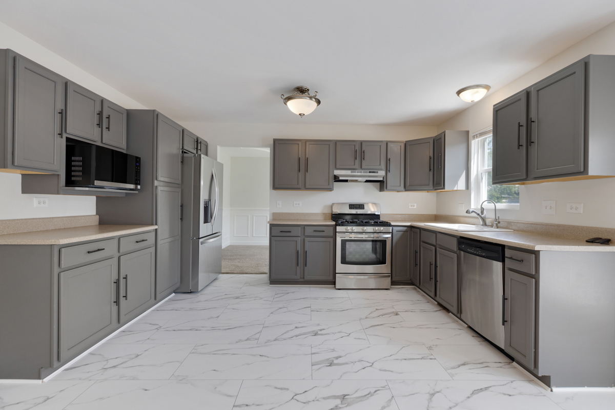 399 Fulton Street South Elgin, IL 60177 - Photo 5 of 36