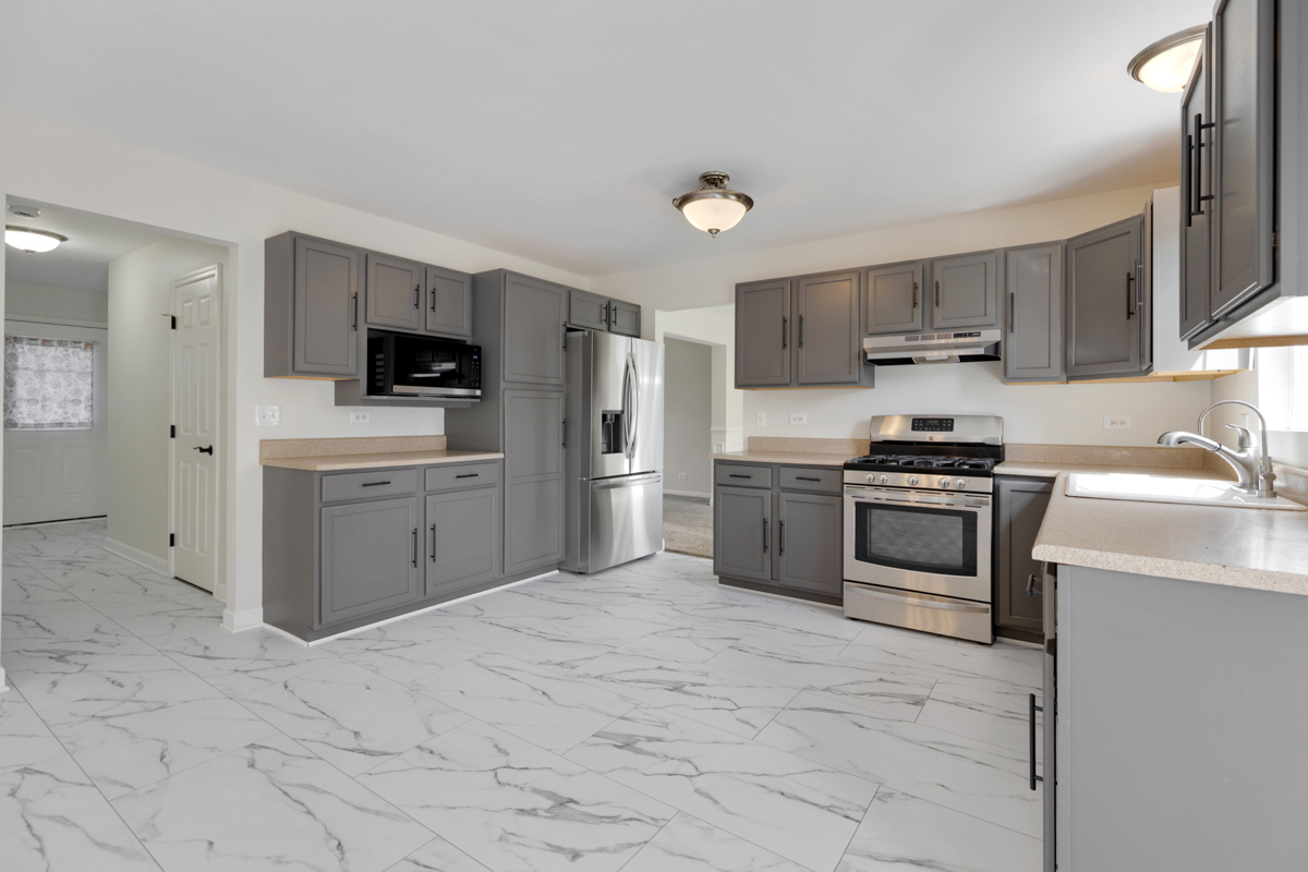 399 Fulton Street South Elgin, IL 60177 - Photo 6 of 36