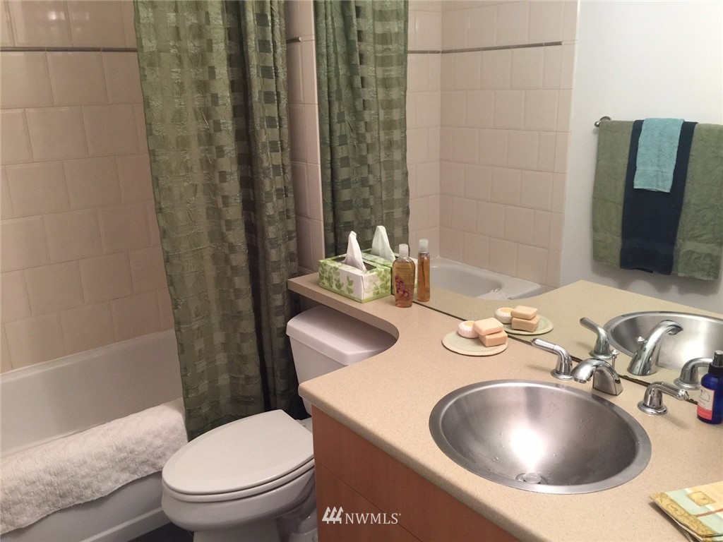 121 North 46th Street, Unit 302 Seattle, WA 98103 - Photo 14 of 23 Gallery Image 14