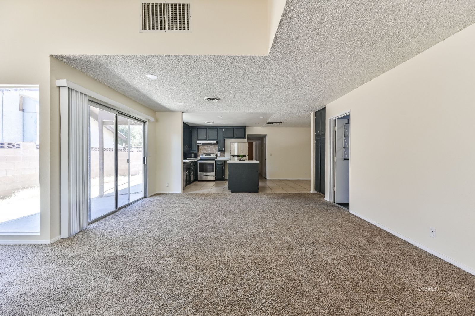 1123 Randall Street Ridgecrest, CA 93555 - Photo 3 of 28