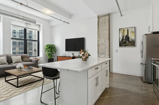 $235,000 | 350 St Peter Street, Unit 908, St. Paul, MN 55102