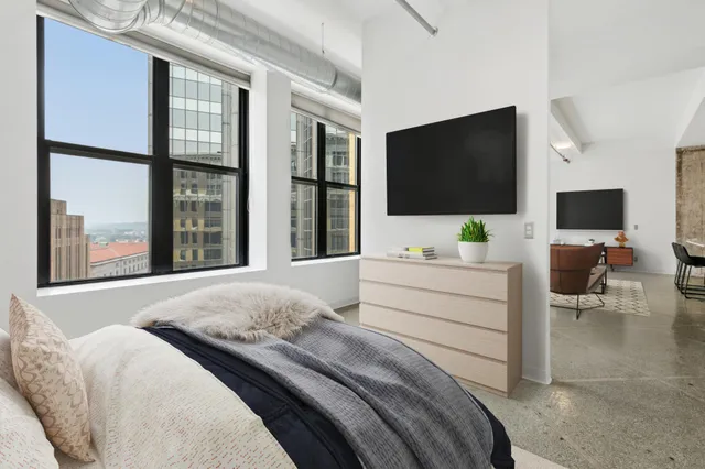 $235,000 | 350 St Peter Street, Unit 908, St. Paul, MN 55102