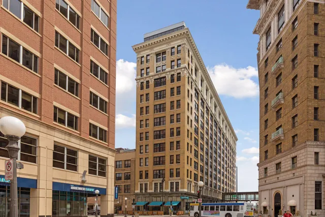 $235,000 | 350 St Peter Street, Unit 908, St. Paul, MN 55102