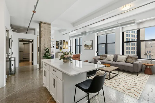 $235,000 | 350 St Peter Street, Unit 908, St. Paul, MN 55102