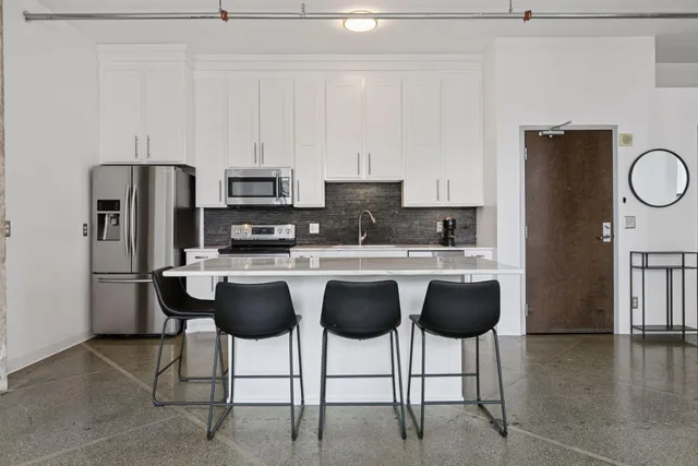 $235,000 | 350 St Peter Street, Unit 908, St. Paul, MN 55102