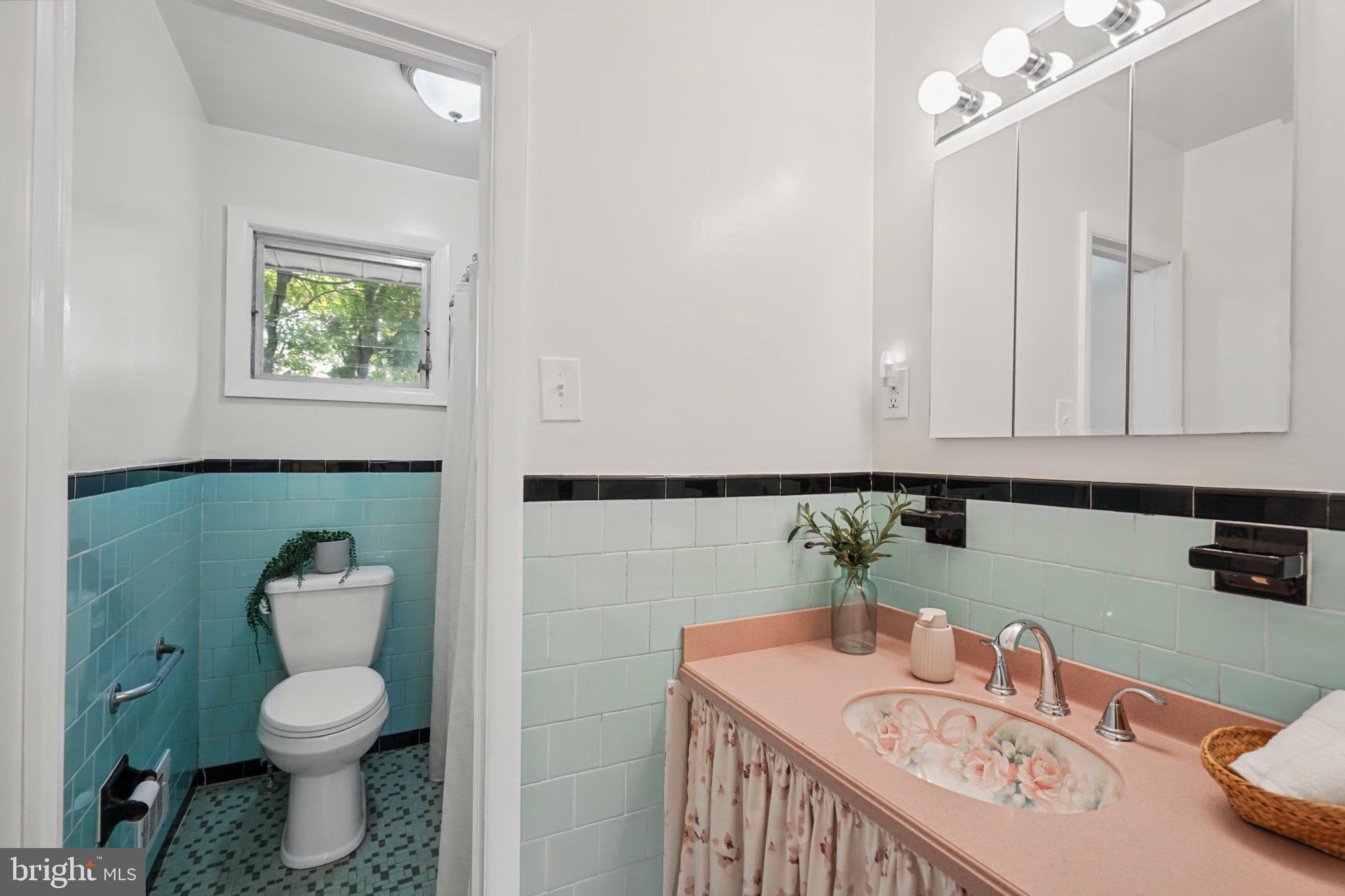 9215 Orbitan Road Baltimore, MD 21234 - Photo 21 of 45 Full Hall Bathroom