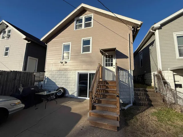 $179,900 | 2622 Hillcrest Terrace, Evansville, IN 47712