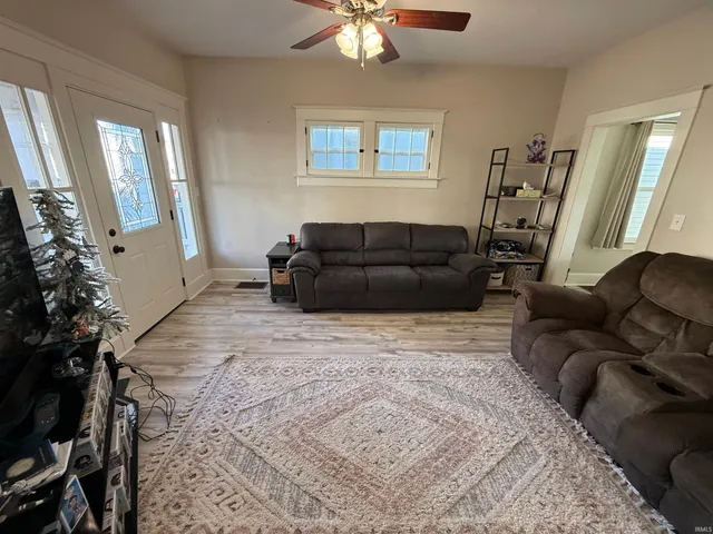 $179,900 | 2622 Hillcrest Terrace, Evansville, IN 47712