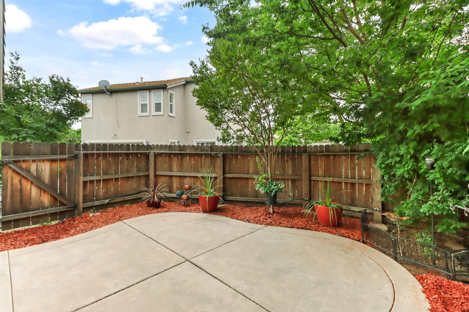 2012 Muscovy Road West Sacramento, CA 95691 - Photo 33 of 42 a backyard of a house with table and chairs