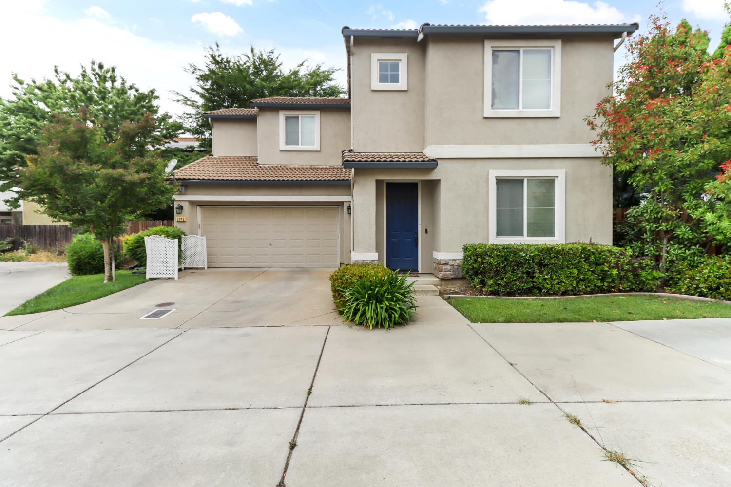 2012 Muscovy Road West Sacramento, CA 95691 - Photo 40 of 42 a front view of a house with garden
