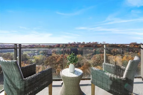 $630,000 | 701 Ridge Hill Boulevard, Unit 9C, Yonkers, NY 10710