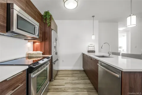 $630,000 | 701 Ridge Hill Boulevard, Unit 9C, Yonkers, NY 10710