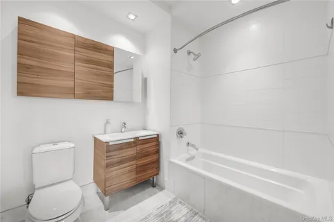 $630,000 | 701 Ridge Hill Boulevard, Unit 9C, Yonkers, NY 10710