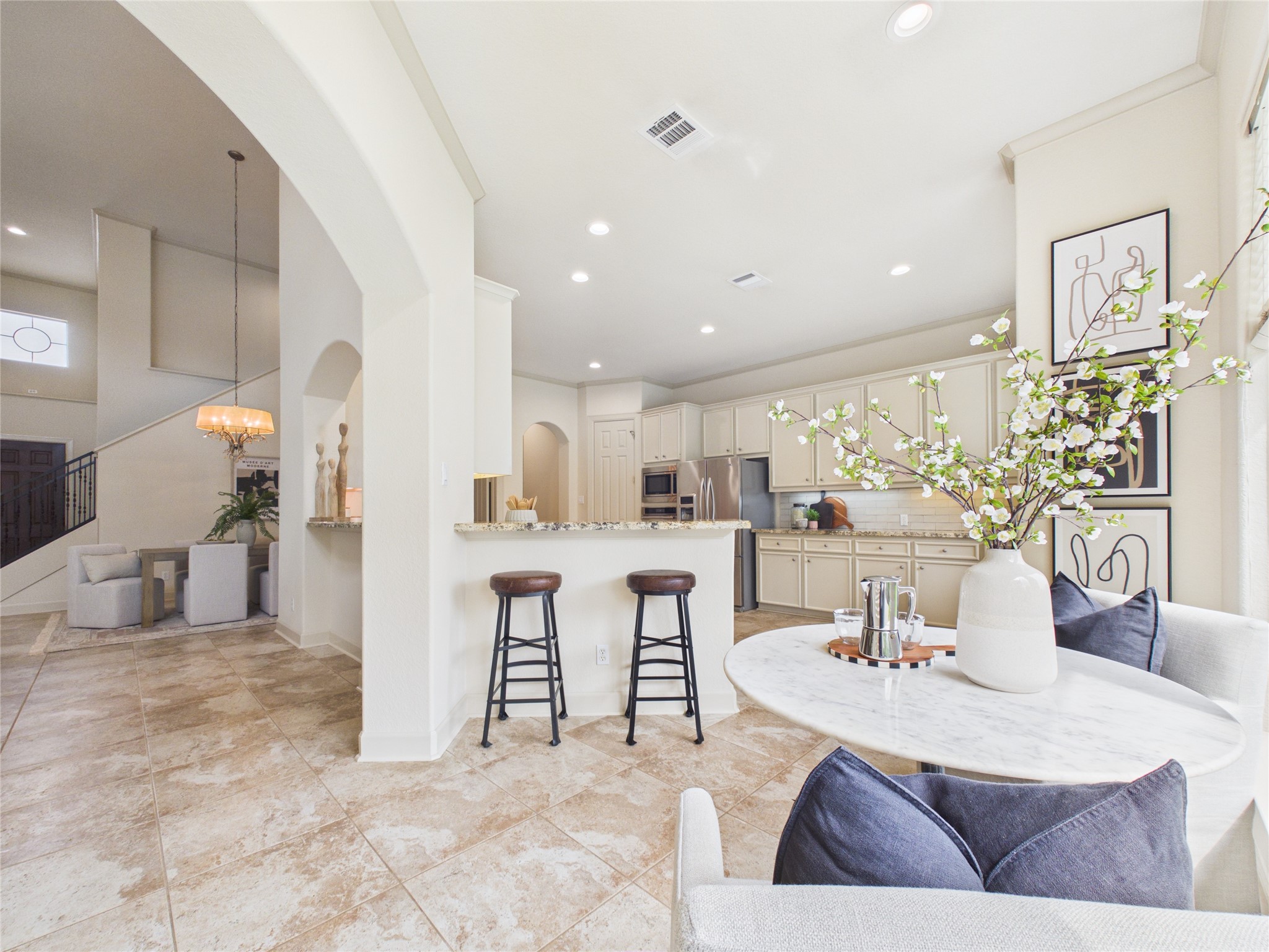 403 Harborside Way Kemah, TX 77565 - Photo 16 of 39 Move in ready, with neutral decor, high ceilings and great natural light