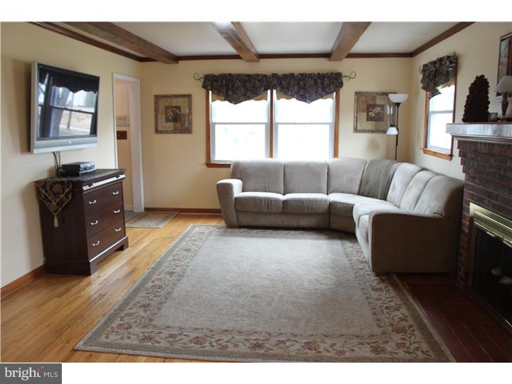 3 Greentree Road Hamilton, NJ 08619 - Photo 11 of 25 Living Room