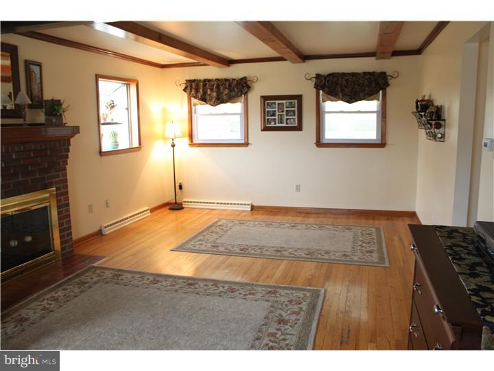 3 Greentree Road Hamilton, NJ 08619 - Photo 12 of 25 Living Room