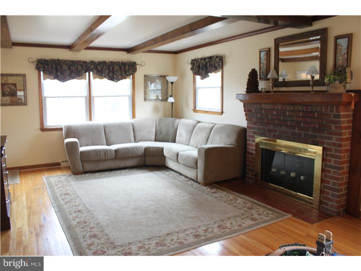 3 Greentree Road Hamilton, NJ 08619 - Photo 10 of 25 Living Room