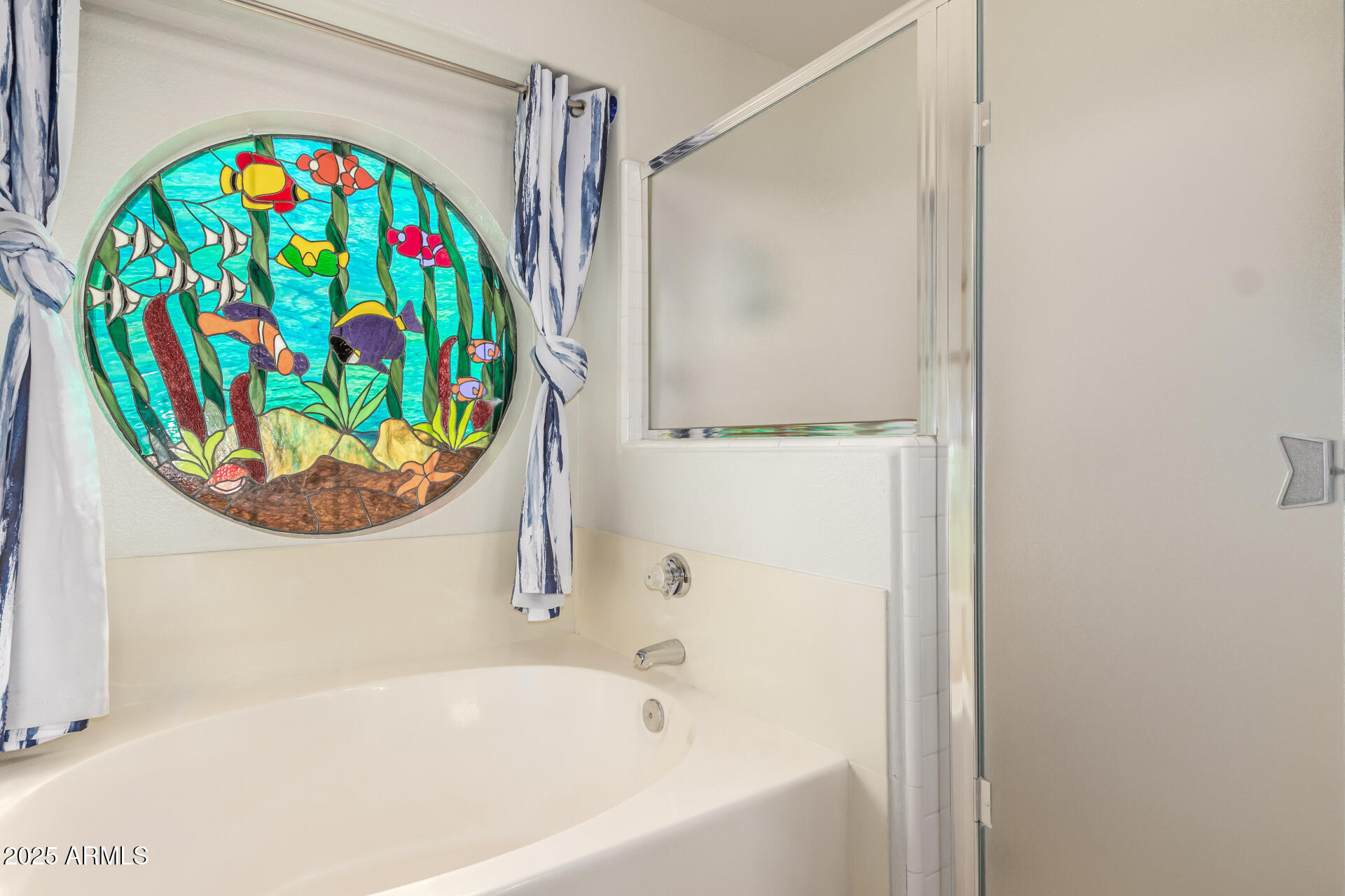 1691 East Gary Drive Chandler, AZ 85225 - Photo 19 of 45 a bathroom with a bath tub