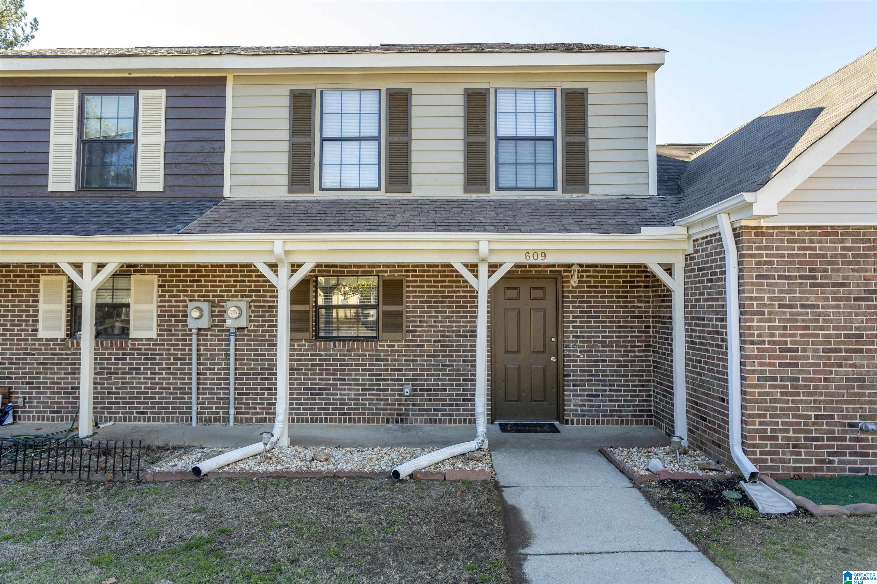 609 Cahaba Manor Trail Pelham, AL 35124 - Photo 2 of 42