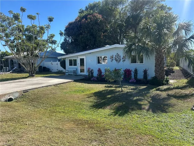 $580,000 | 736 92nd Avenue North, Naples, FL 34108