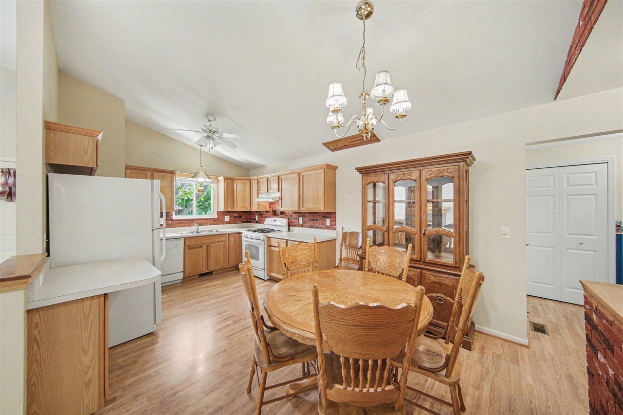 103 Ridgeview Court Grass Lake, MI 49240 - Photo 5 of 44