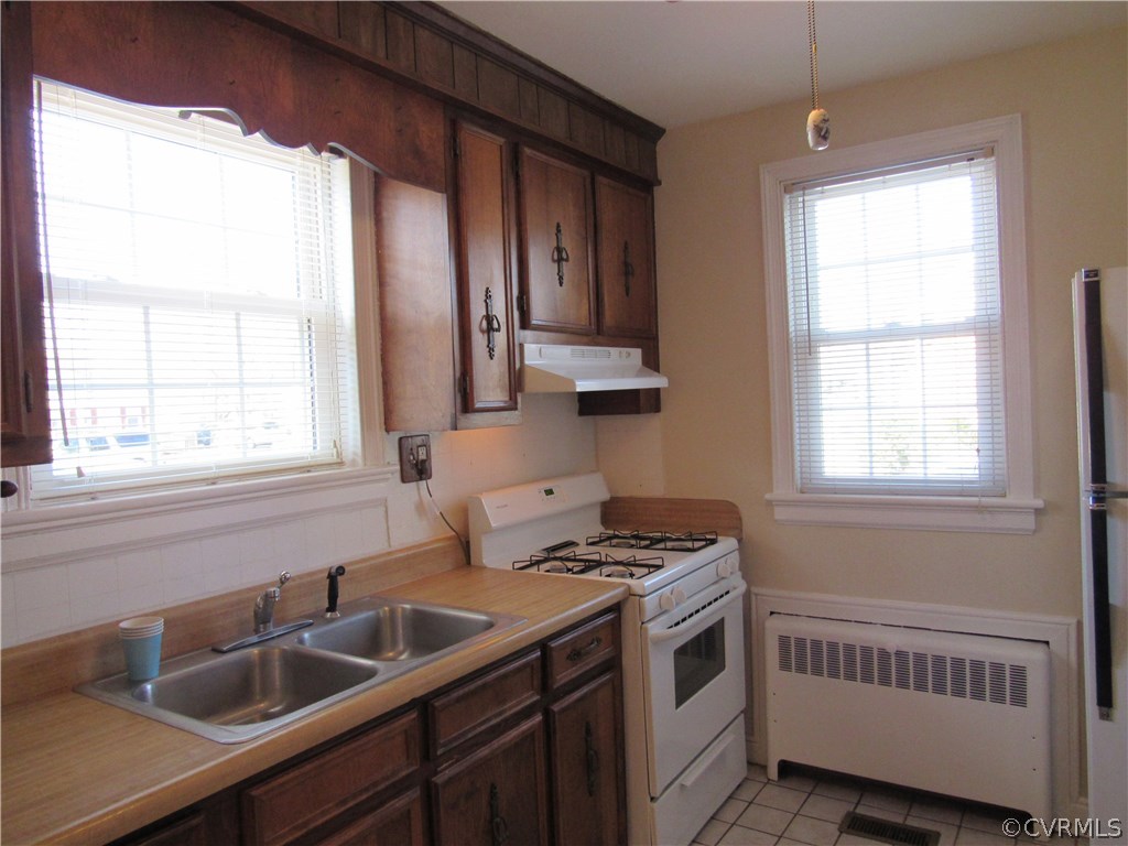 5313 Coxson Road Sandston, VA 23150 - Photo 16 of 27 Gas cooking range. All appliances convey.