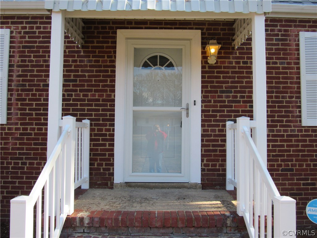 5313 Coxson Road Sandston, VA 23150 - Photo 4 of 27 Welcome home