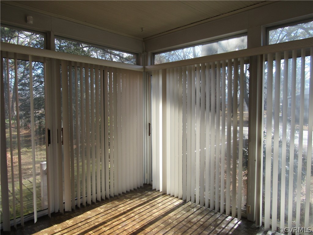 5313 Coxson Road Sandston, VA 23150 - Photo 10 of 27 Sun room is heated.