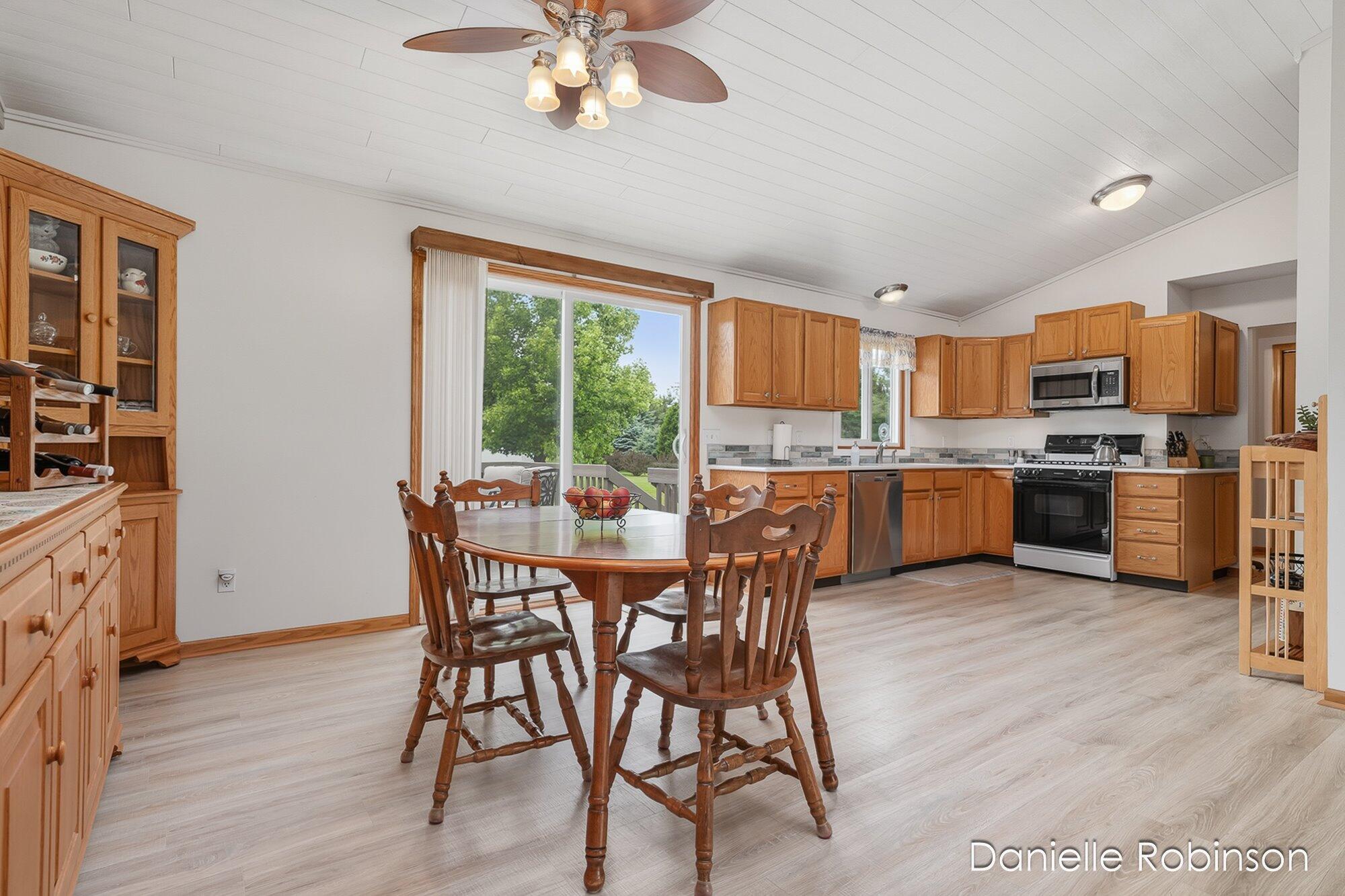 6829 12 Mile Road Northeast Rockford, MI 49341 - Photo 13 of 70 14-WM682912mile-56