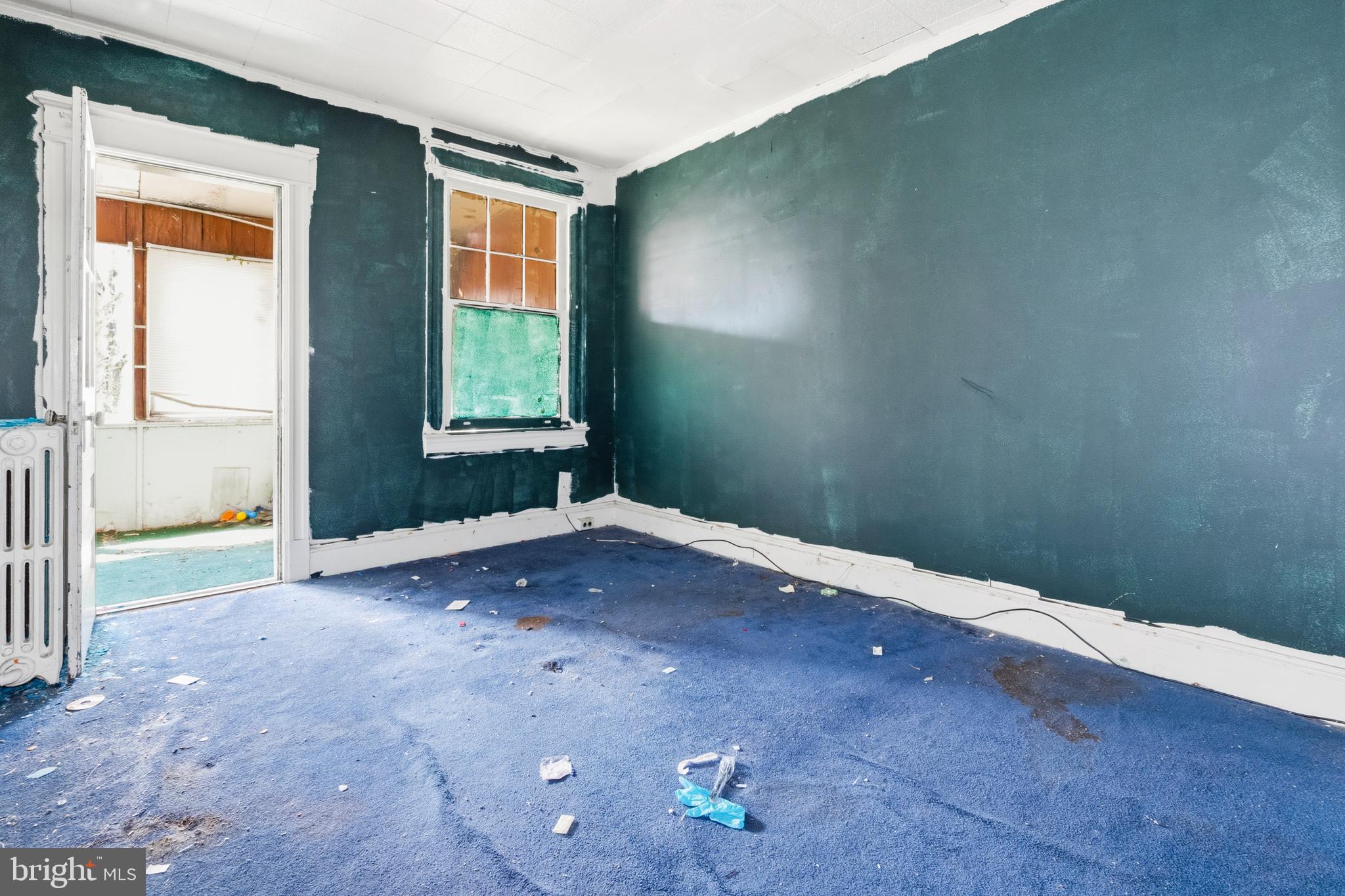 325 Bryant Street Northeast Washington, DC 20002 - Photo 11 of 28 an empty room with a window