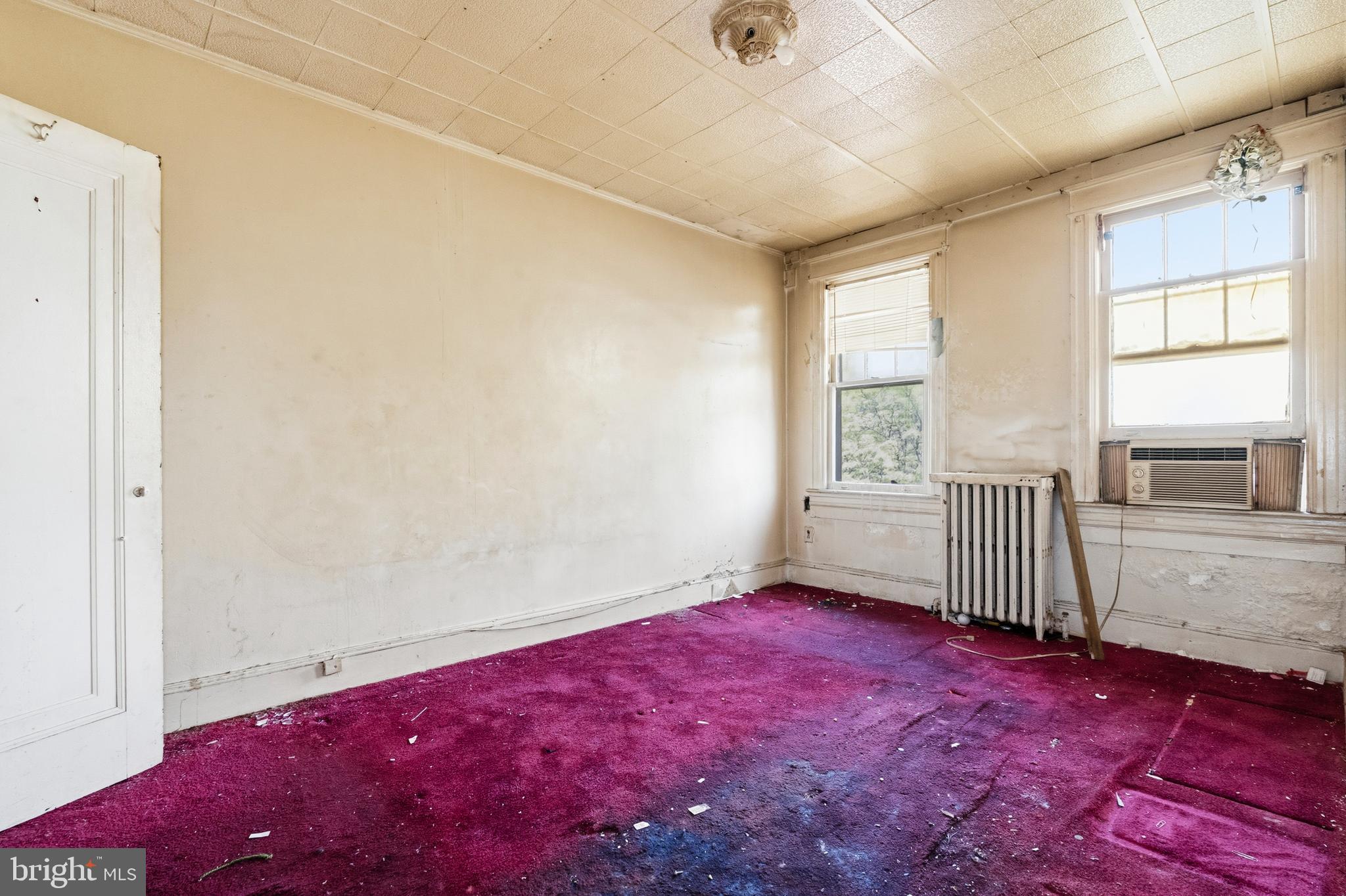 325 Bryant Street Northeast Washington, DC 20002 - Photo 10 of 28 an empty room with a window