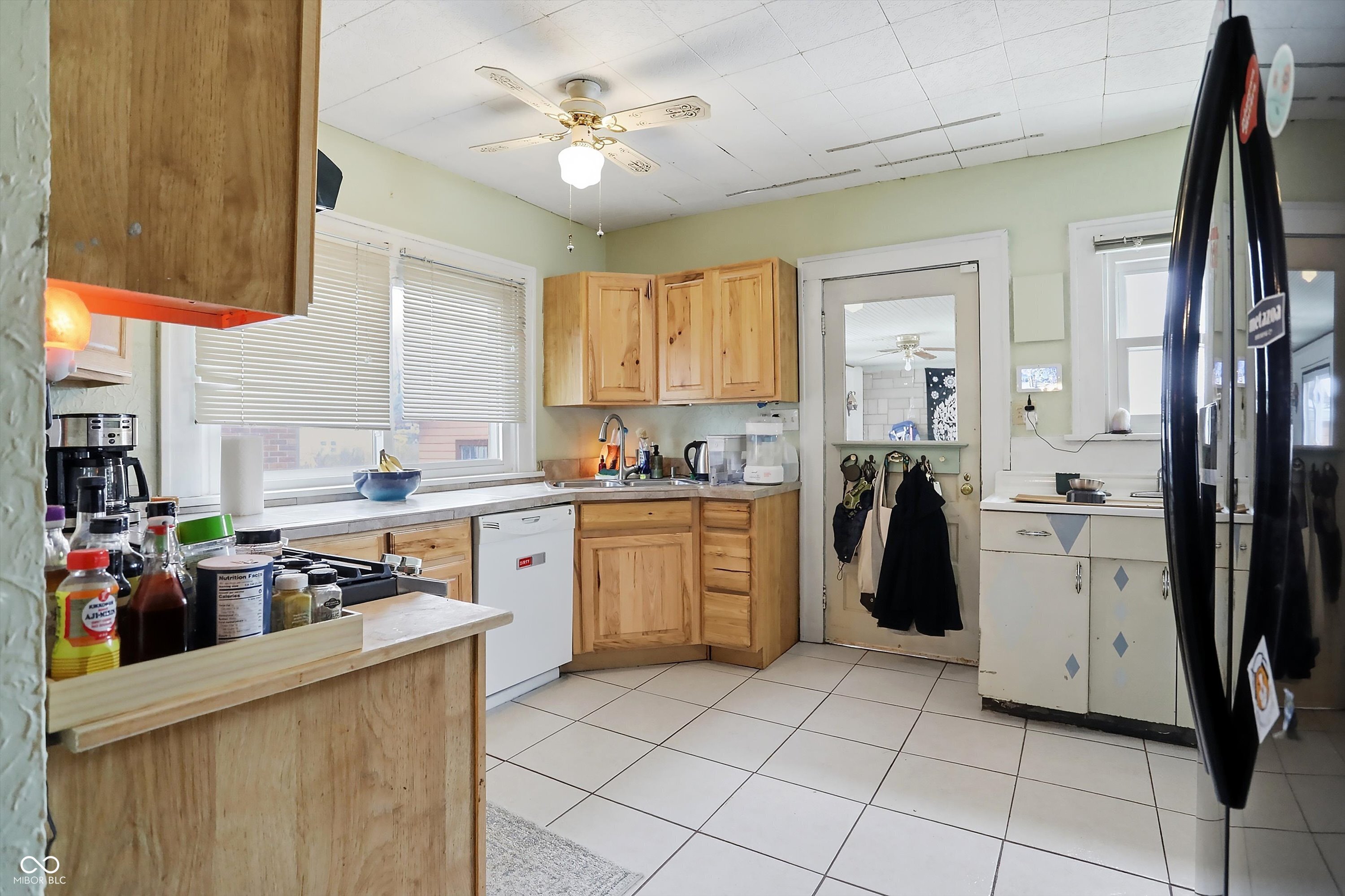 301 Belmar Avenue Indianapolis, IN 46219 - Photo 13 of 32