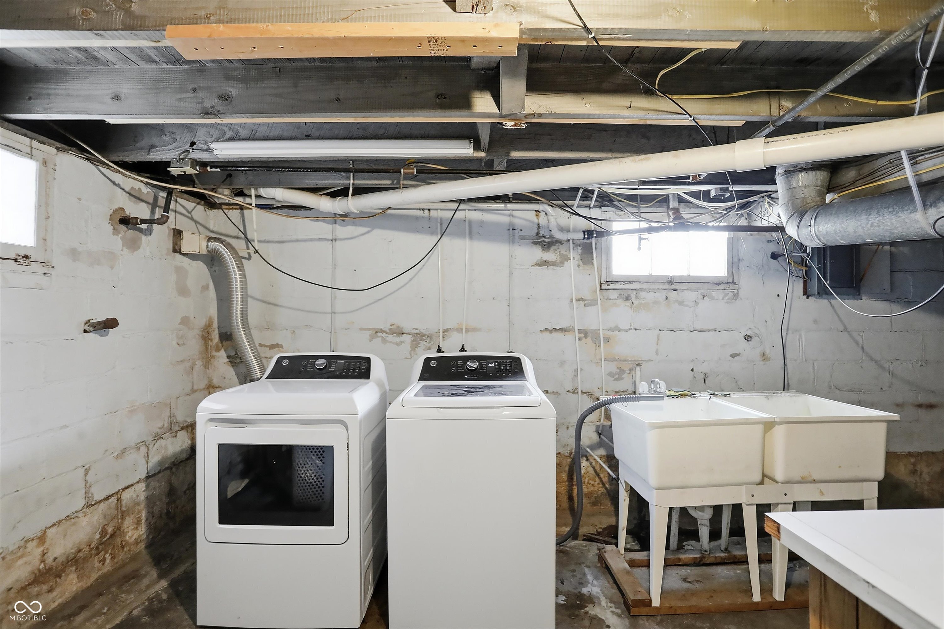 301 Belmar Avenue Indianapolis, IN 46219 - Photo 24 of 32