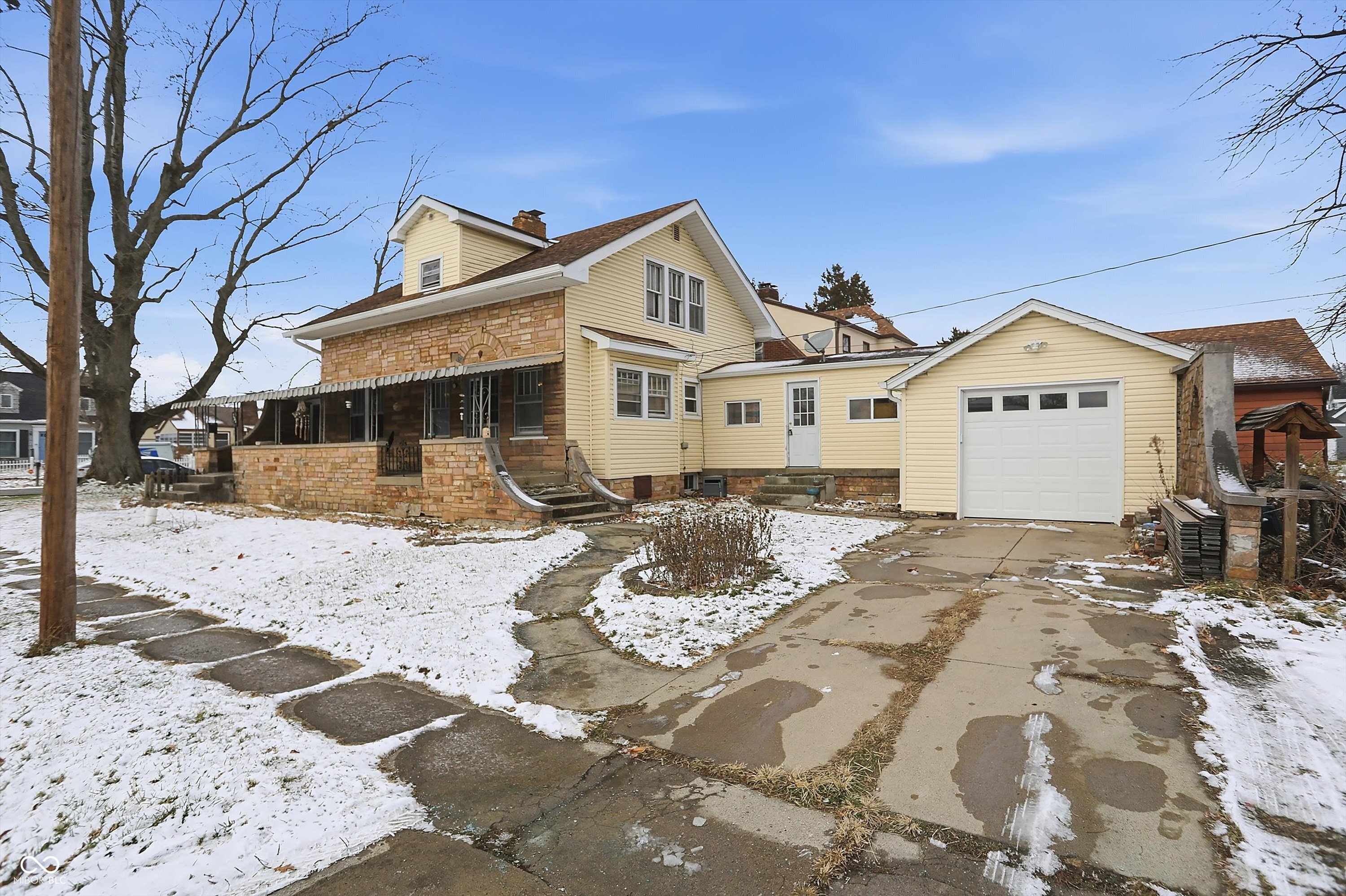 301 Belmar Avenue Indianapolis, IN 46219 - Photo 4 of 32