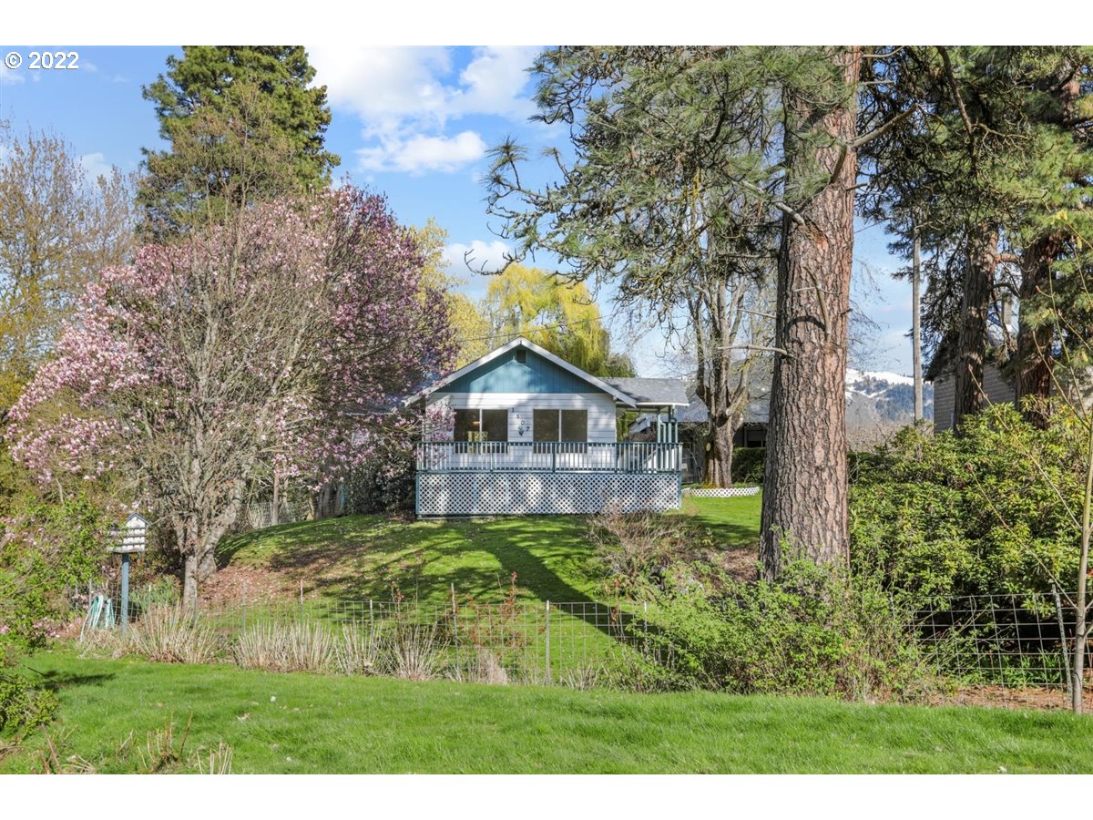 1507 Orchard Road Hood River, OR 97031 - Photo 12 of 28