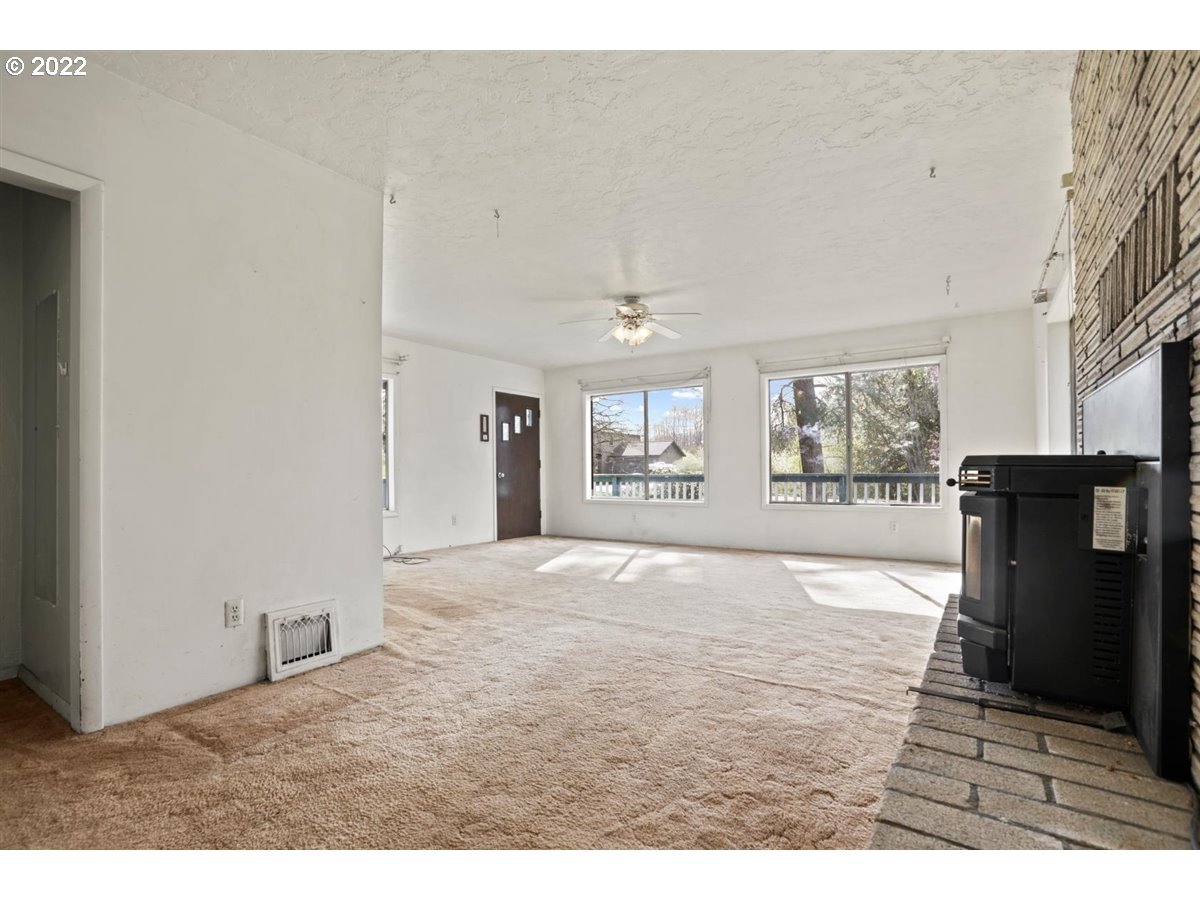 1507 Orchard Road Hood River, OR 97031 - Photo 4 of 28