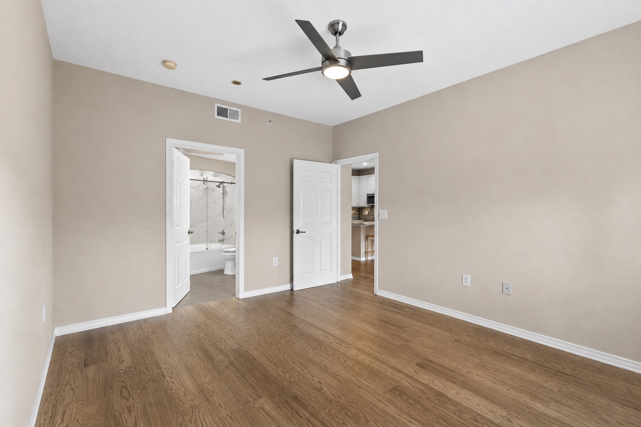 2400 McCue Road, Unit 312 Houston, TX 77056 - Photo 11 of 30 Gallery Image 11