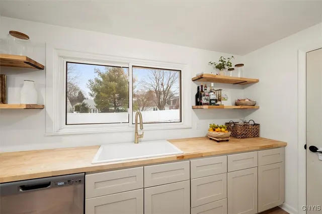 $284,900 | 421 Hillsdale Avenue, Syracuse, NY 13206