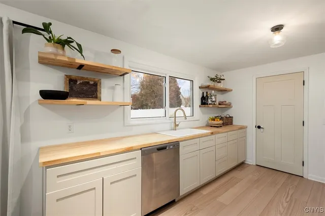 $284,900 | 421 Hillsdale Avenue, Syracuse, NY 13206