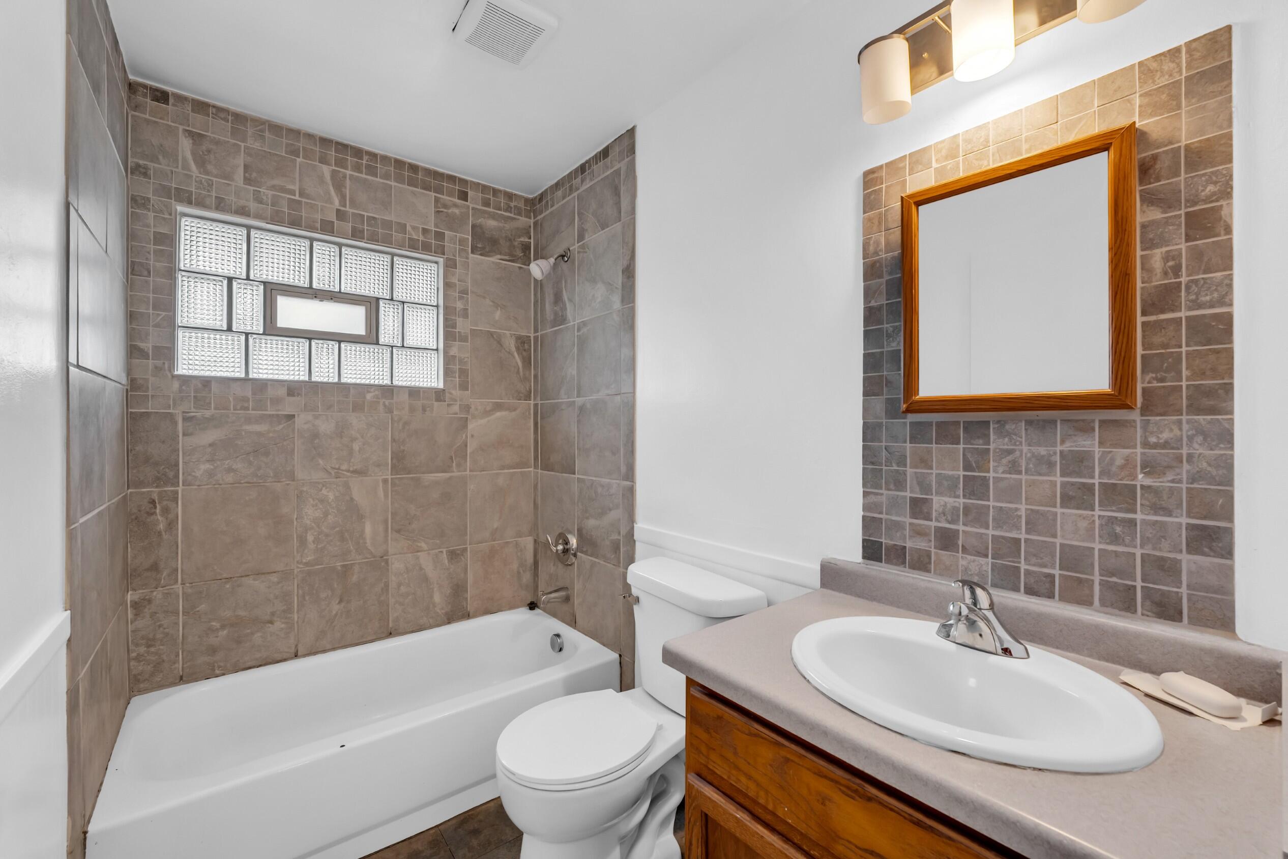 3731 St Andrews Boulevard Racine, WI 53405 - Photo 15 of 28 Photo (15)