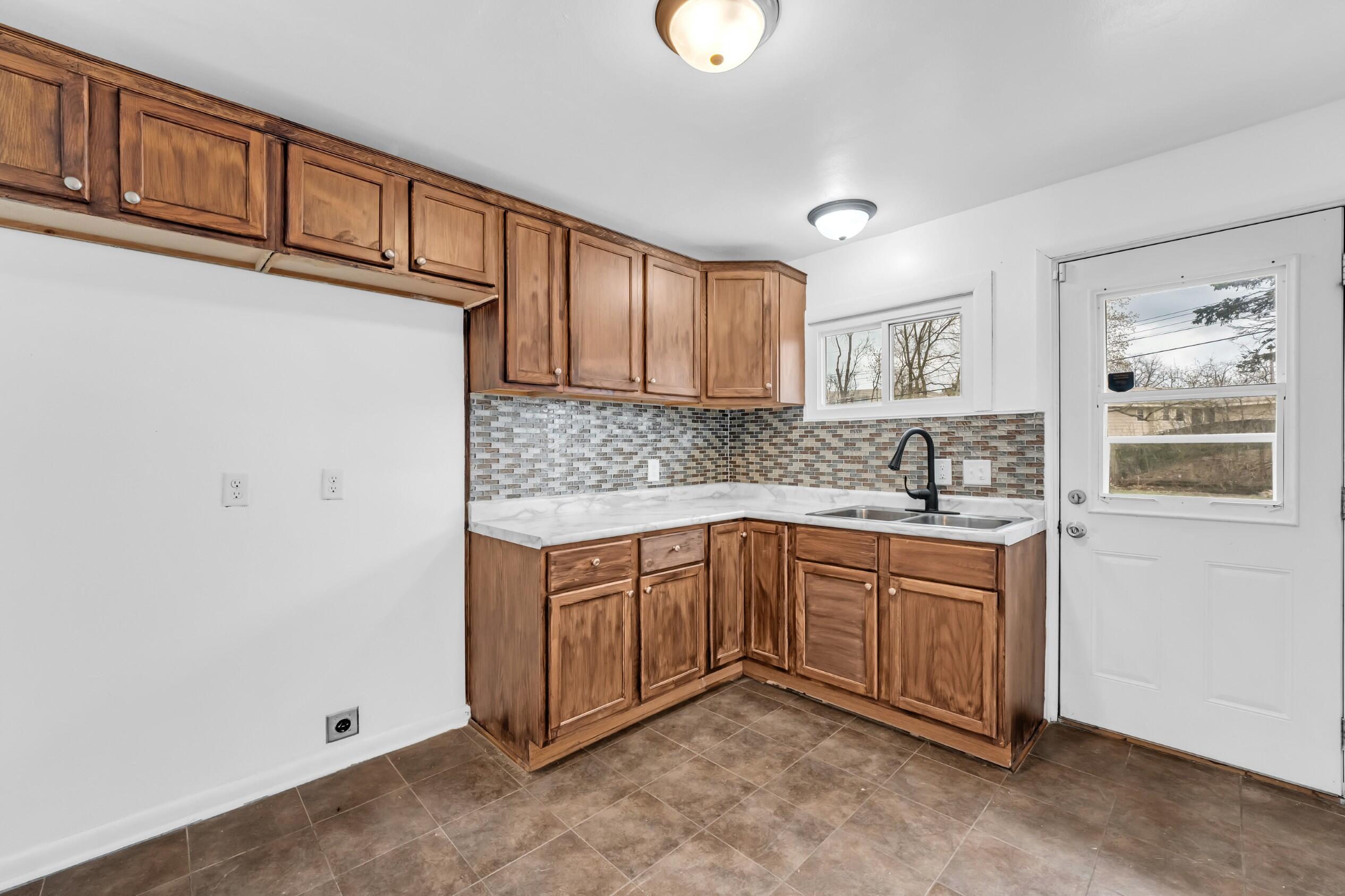 3731 St Andrews Boulevard Racine, WI 53405 - Photo 17 of 28 Photo (17)