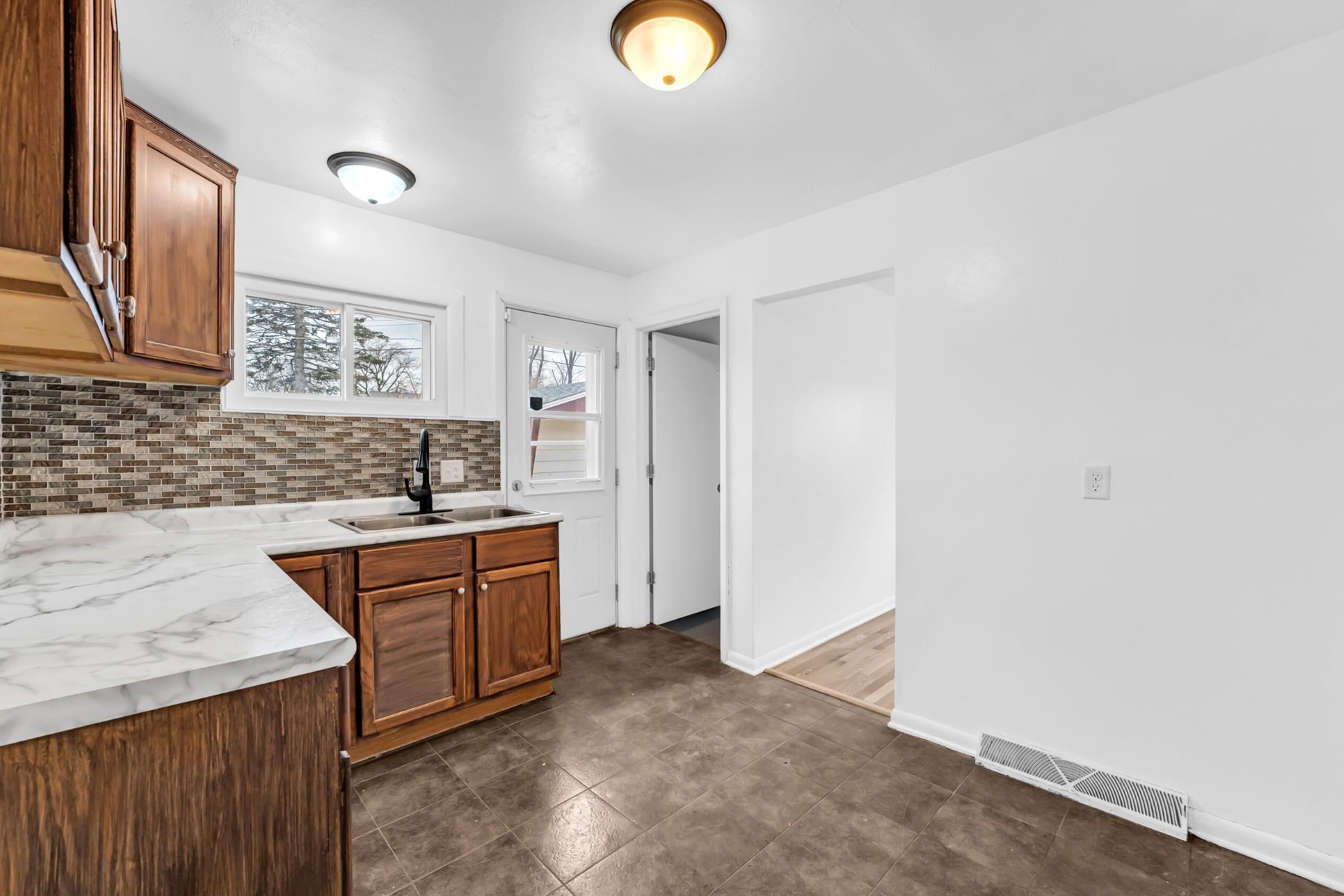 3731 St Andrews Boulevard Racine, WI 53405 - Photo 19 of 28 Photo (19)