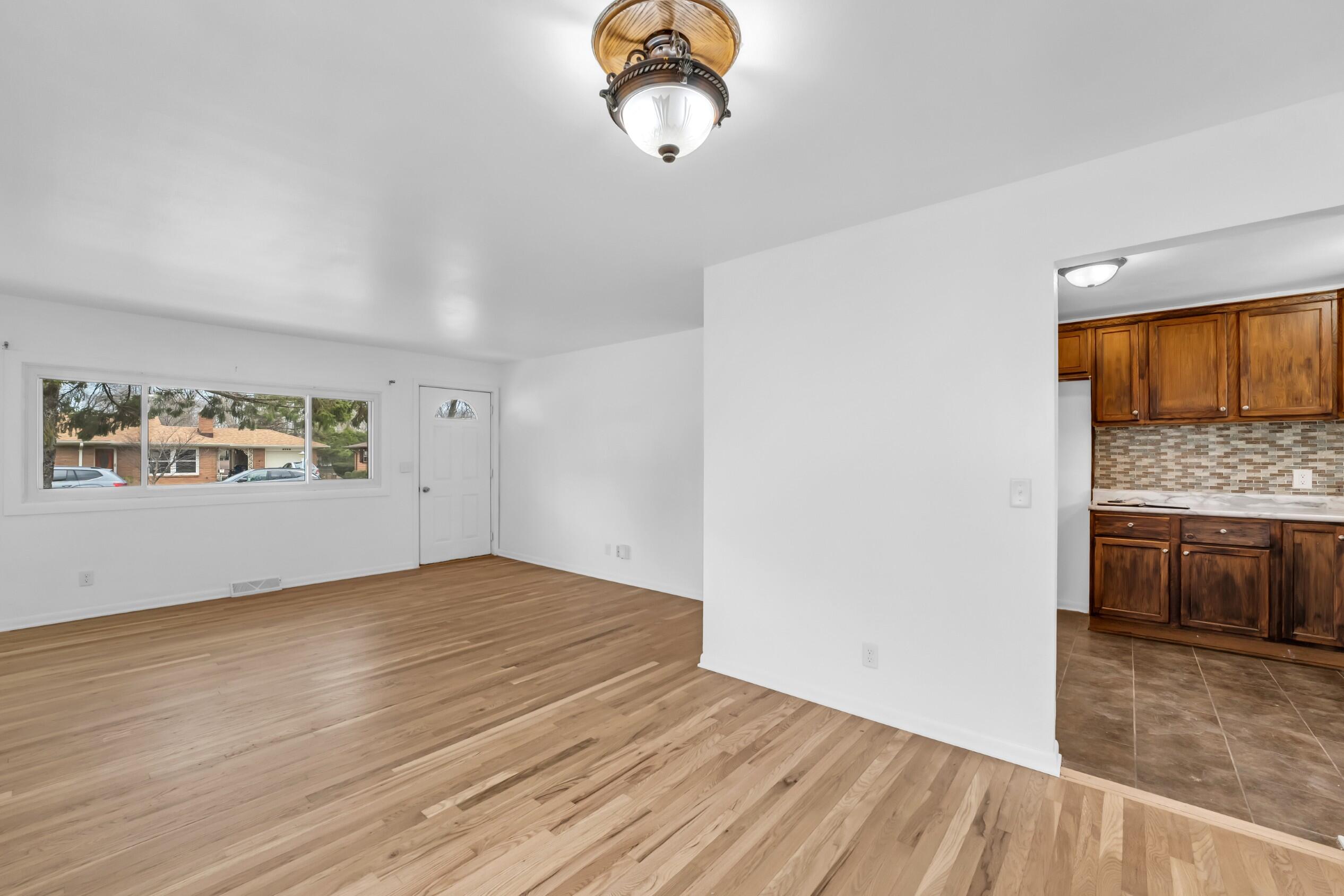 3731 St Andrews Boulevard Racine, WI 53405 - Photo 8 of 28 Photo (8)