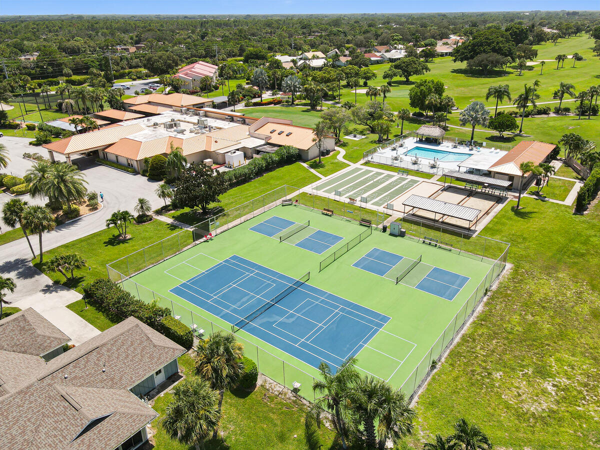 5363 Southeast Miles Grant Road, Unit D203 Stuart, FL 34997 - Photo 44 of 59 5363 Miles Grant Rd, D203 (38)