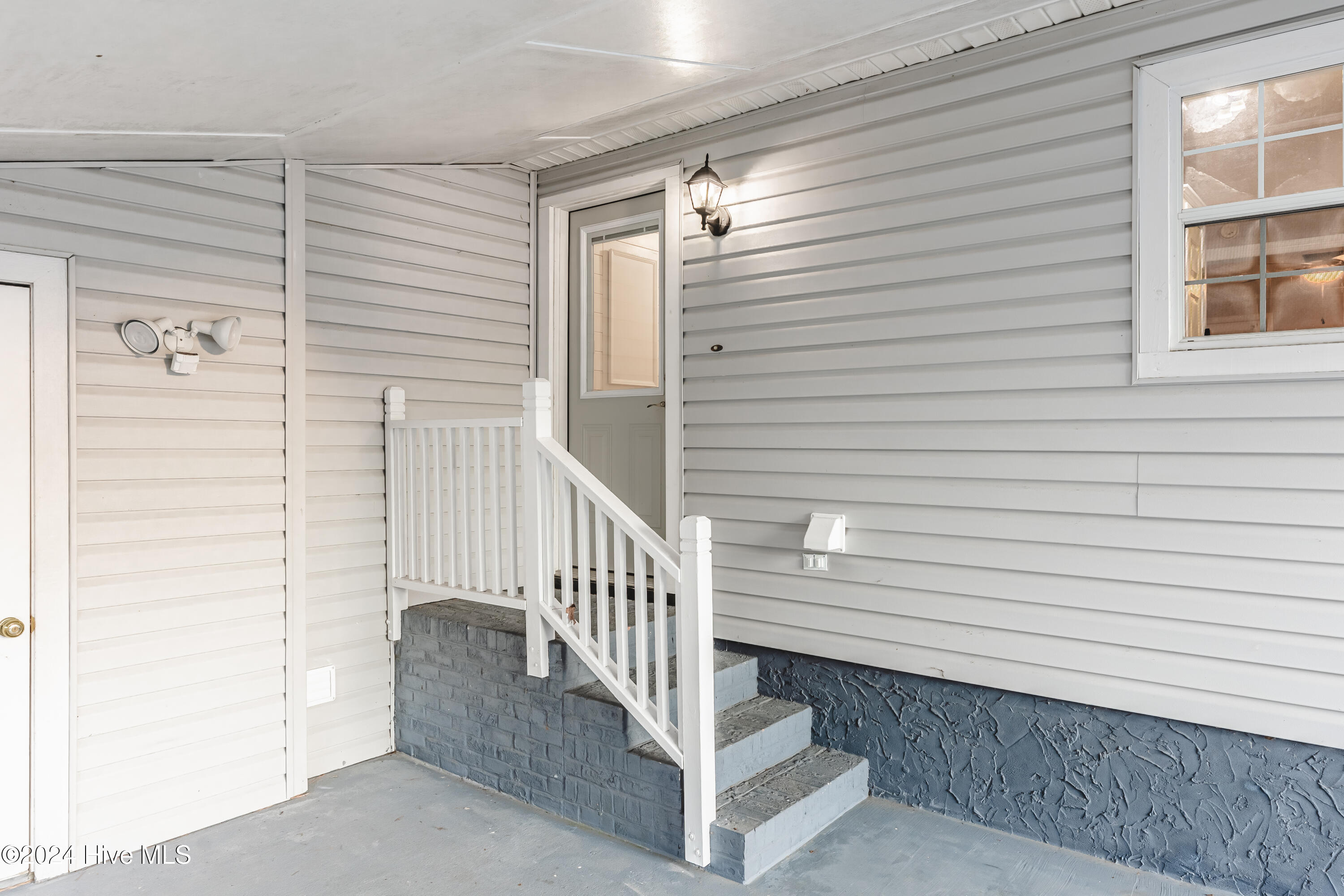 515 Deer Path Calabash, NC 28467 - Photo 25 of 44 515 Deer Path, Back Steps