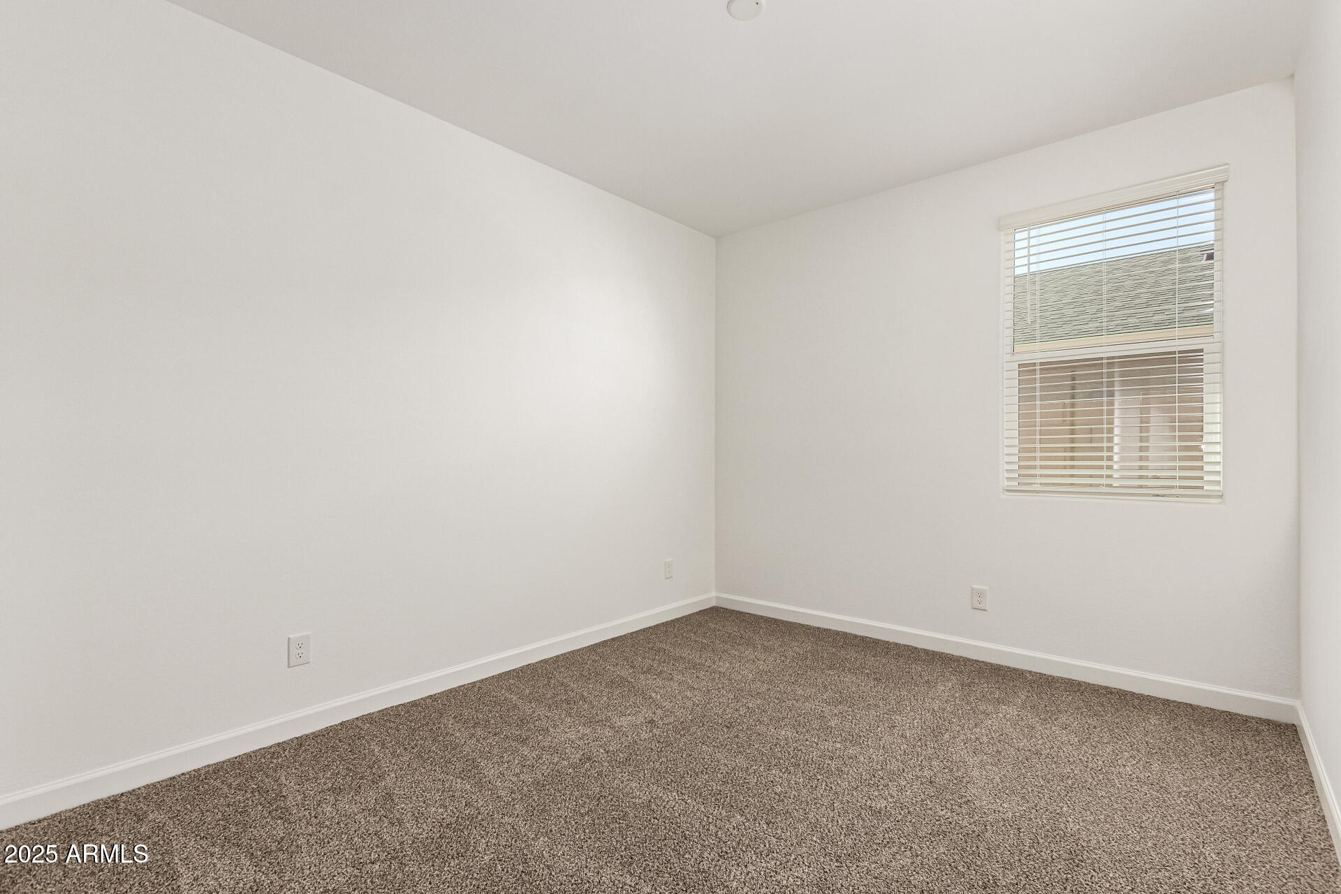 5507 East Mearn Road San Tan Valley, AZ 85140 - Photo 20 of 30 an empty room with a window