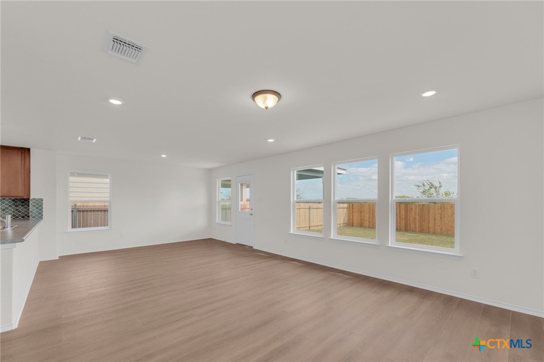 1925 Jadd Street Belton, TX 76513 - Photo 8 of 38 Great Room