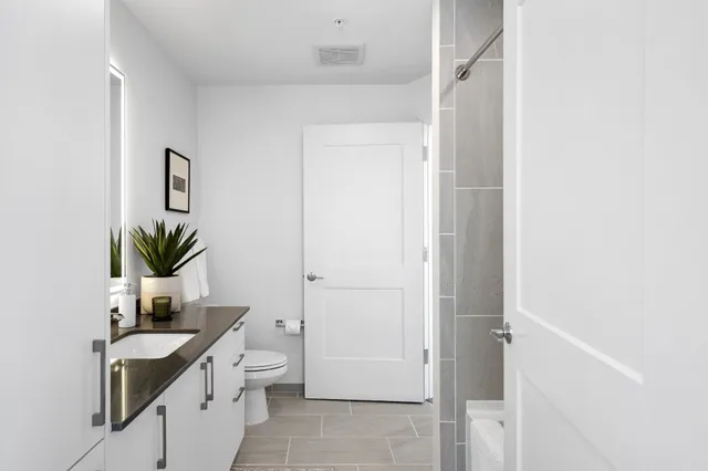 $4,995 | 1212 Demonbreun Street, Unit 2102, Nashville, TN 37203