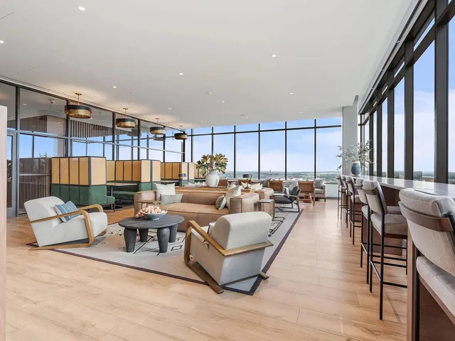 $4,995 | 1212 Demonbreun Street, Unit 2102, Nashville, TN 37203