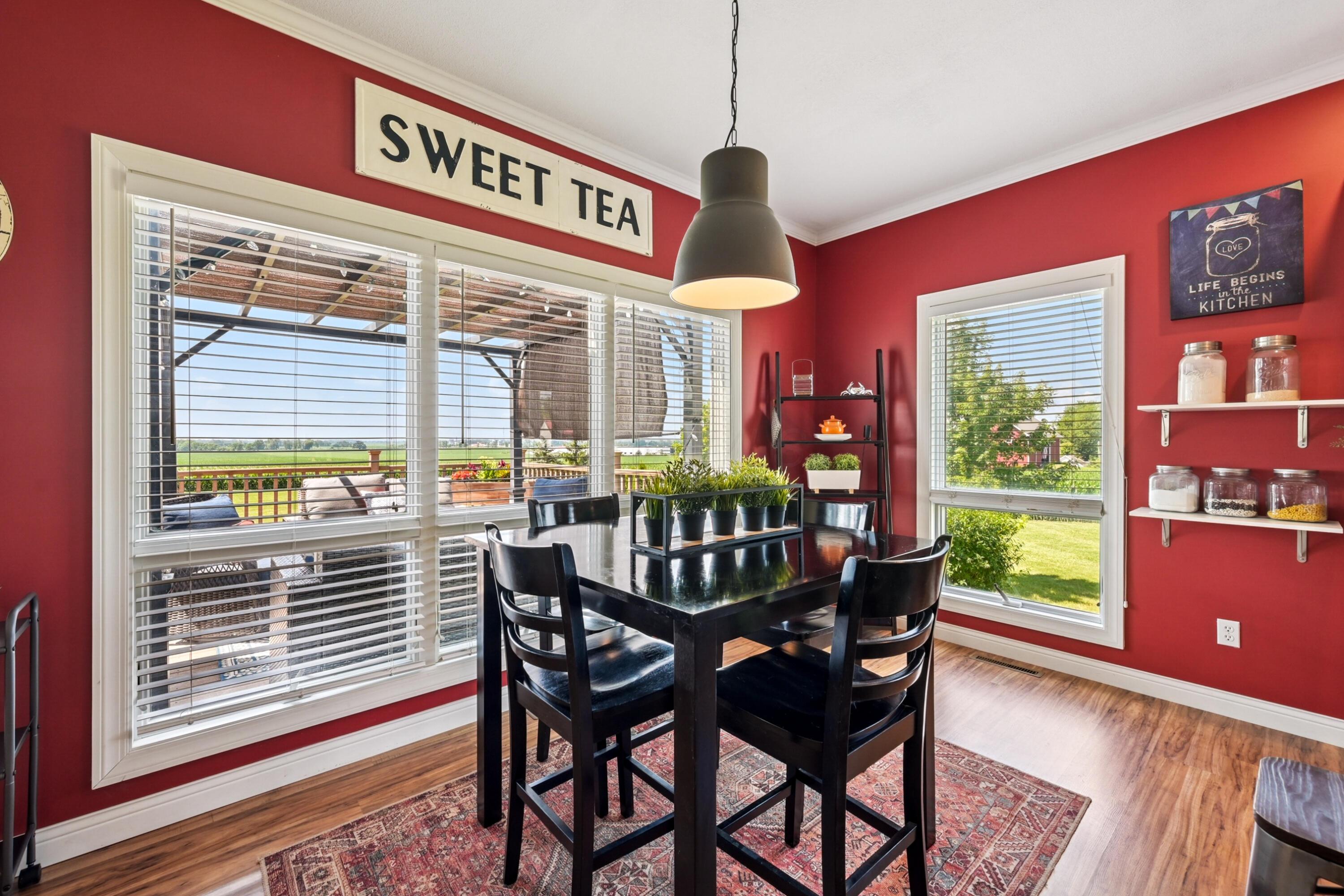 564 National Road Southeast Hebron, OH 43025 - Photo 26 of 106 Dinette